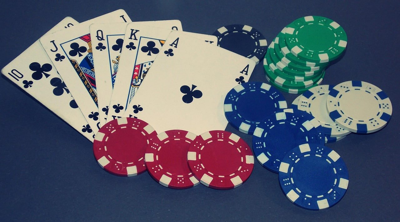 Royal Flush download aplikasi mobile koleksi game lengkap slot kasino taruhan olahraga live casino di ponsel